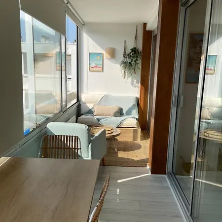 De Standing, Vue Sur Port De Plaisance *