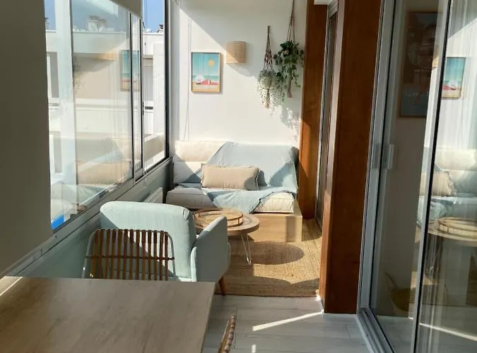 De Standing, Vue Sur Port De Plaisance *